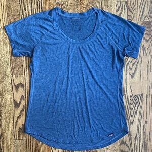 Blue women’s Patagonia scoop neck, Capilene cool shirt, size medium. Excellent